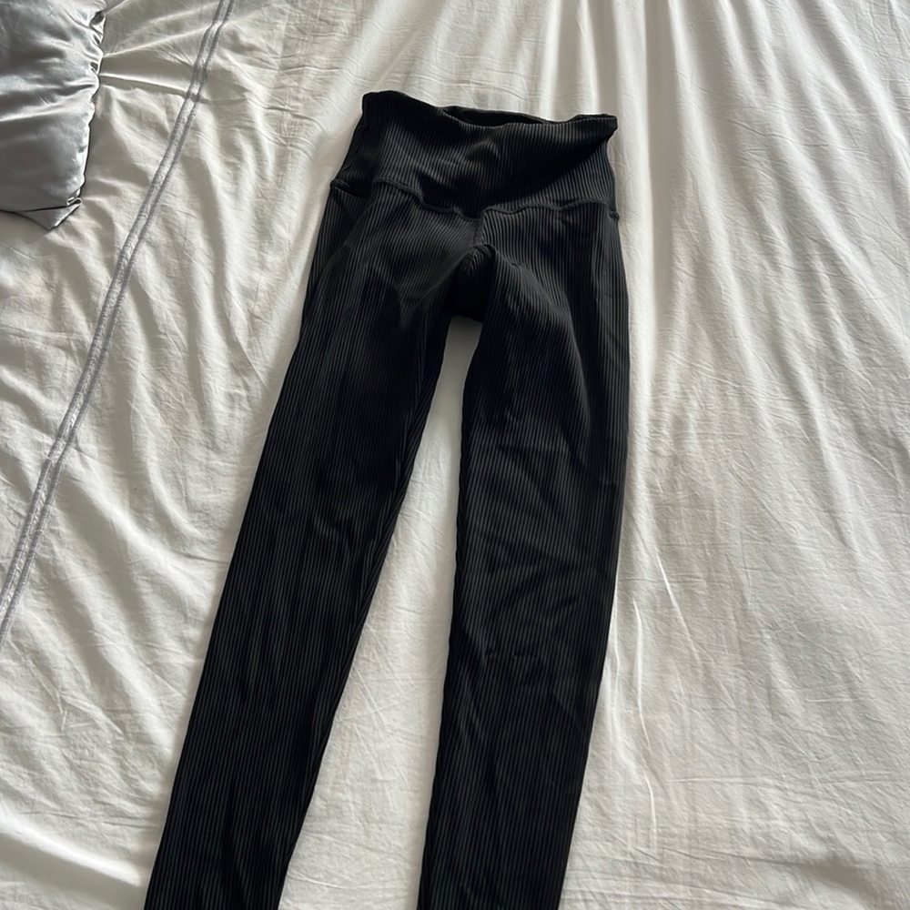 Rubbed black leggings